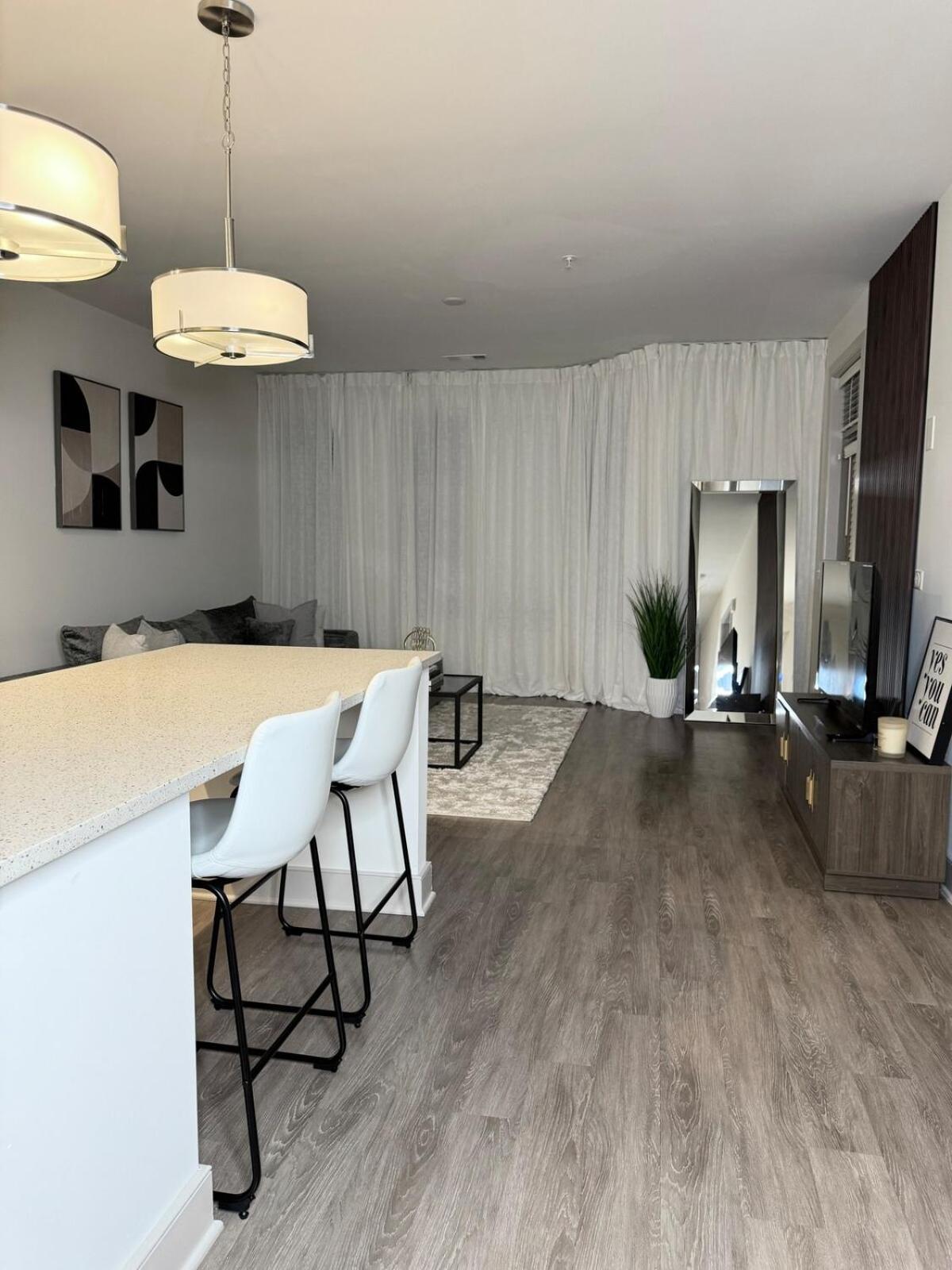 2 Bedroom Lux In Apartment