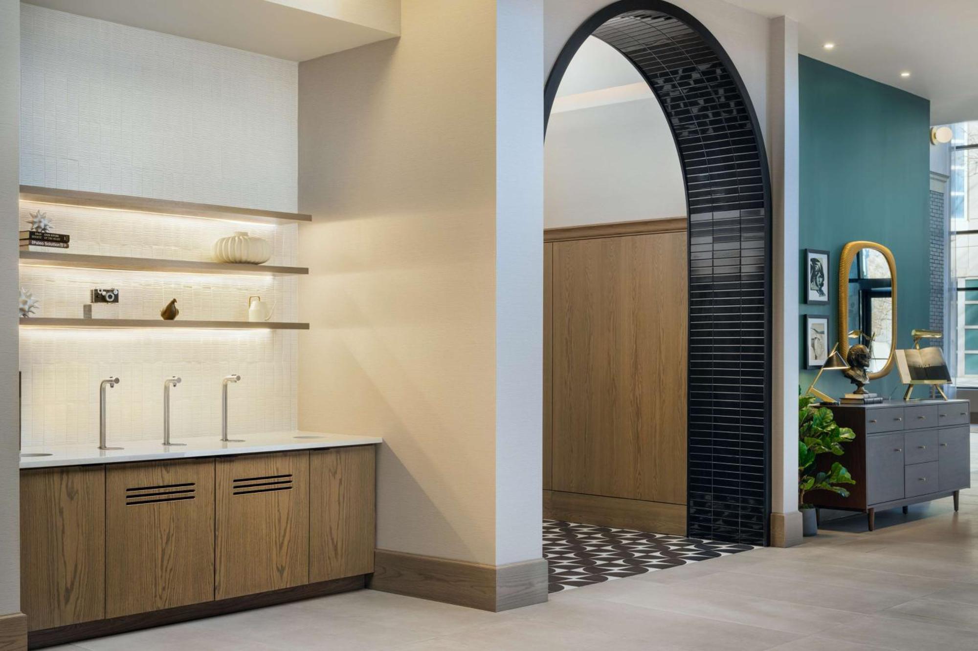 Tempo By Hilton Downtown 3*