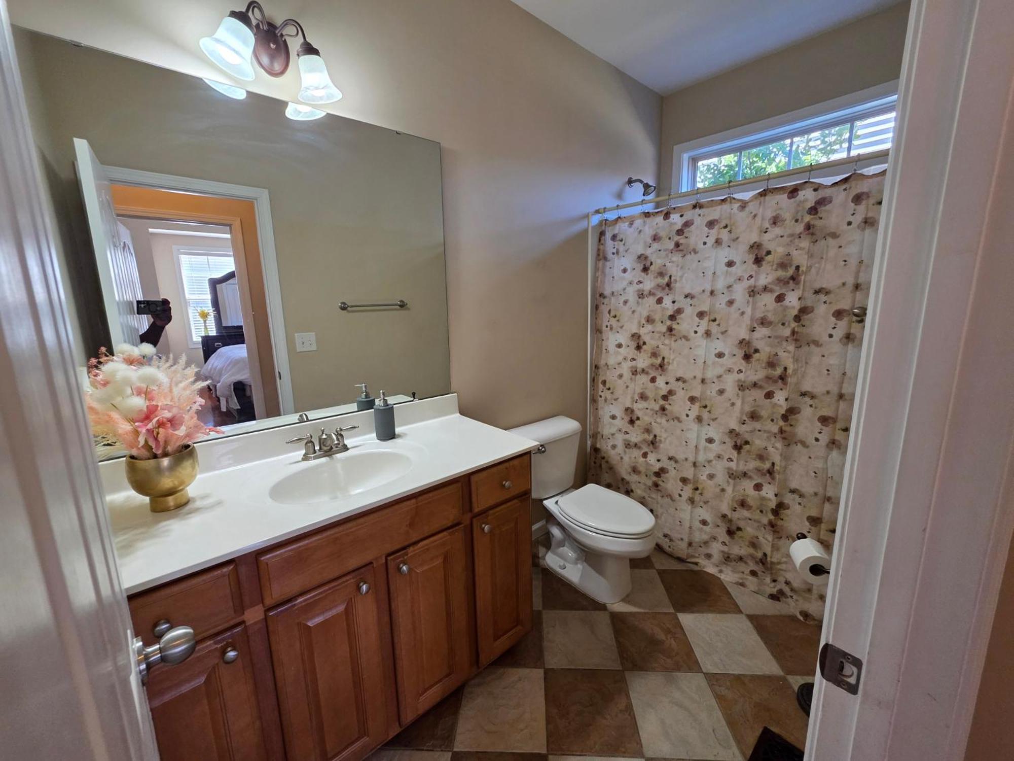 Hospedagem domiciliar Heaven On Earth - Large Bedroom With Private Bathroom Raleigh
