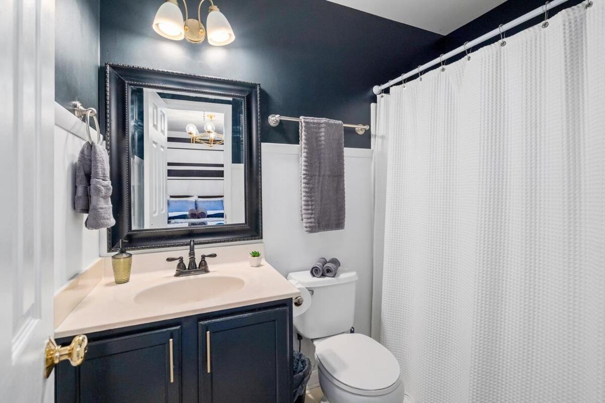 Cozy 2br Retreat With Bbq, Wifi & Parking *