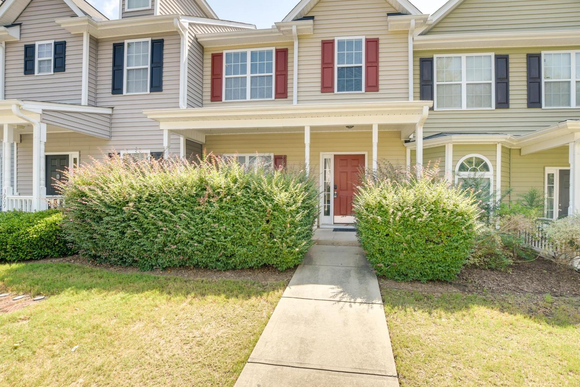 Holiday home Pet-friendly Family Townhome With Private Patio Raleigh
