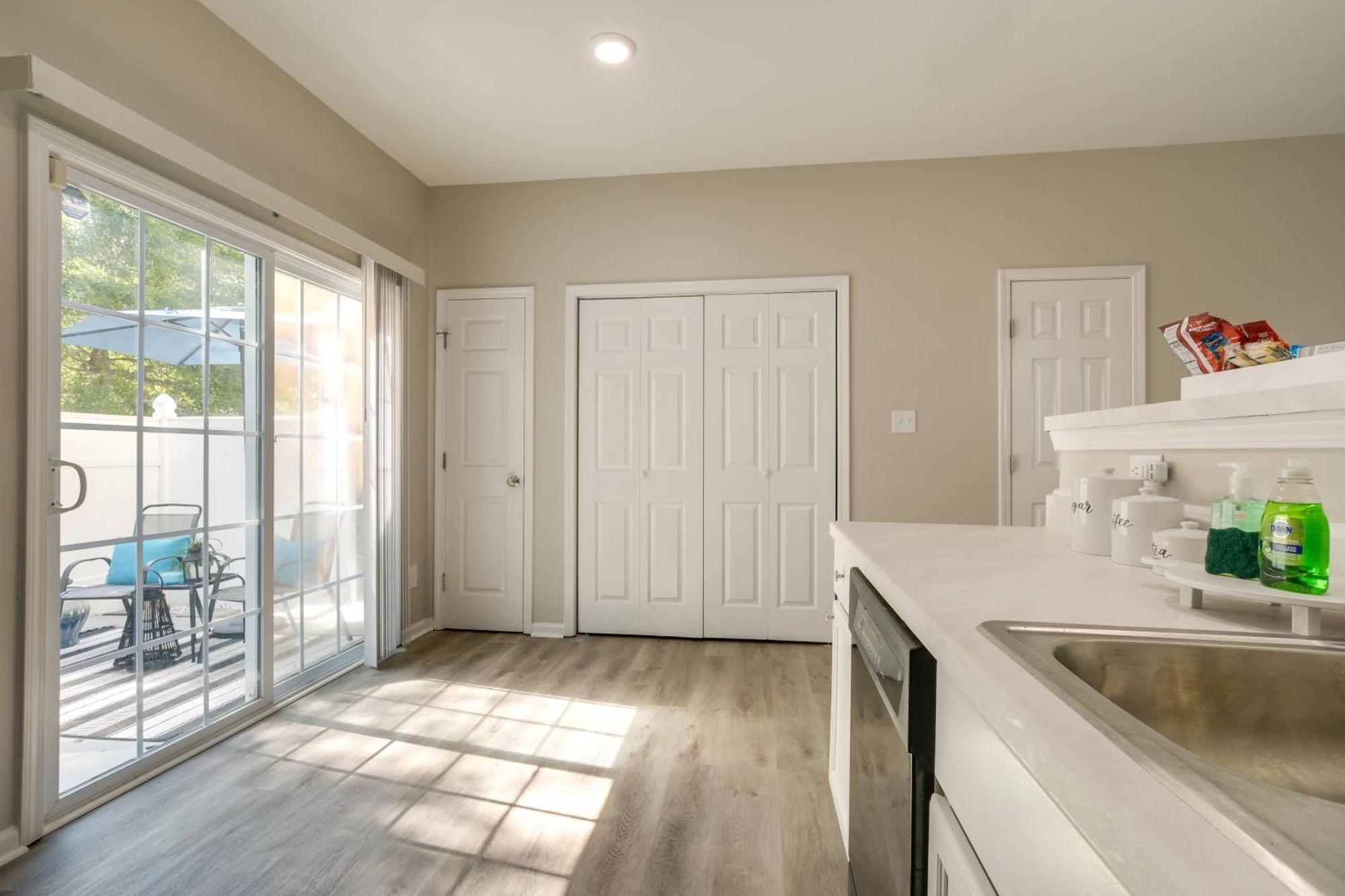 Pet-friendly Family Townhome With Private Patio