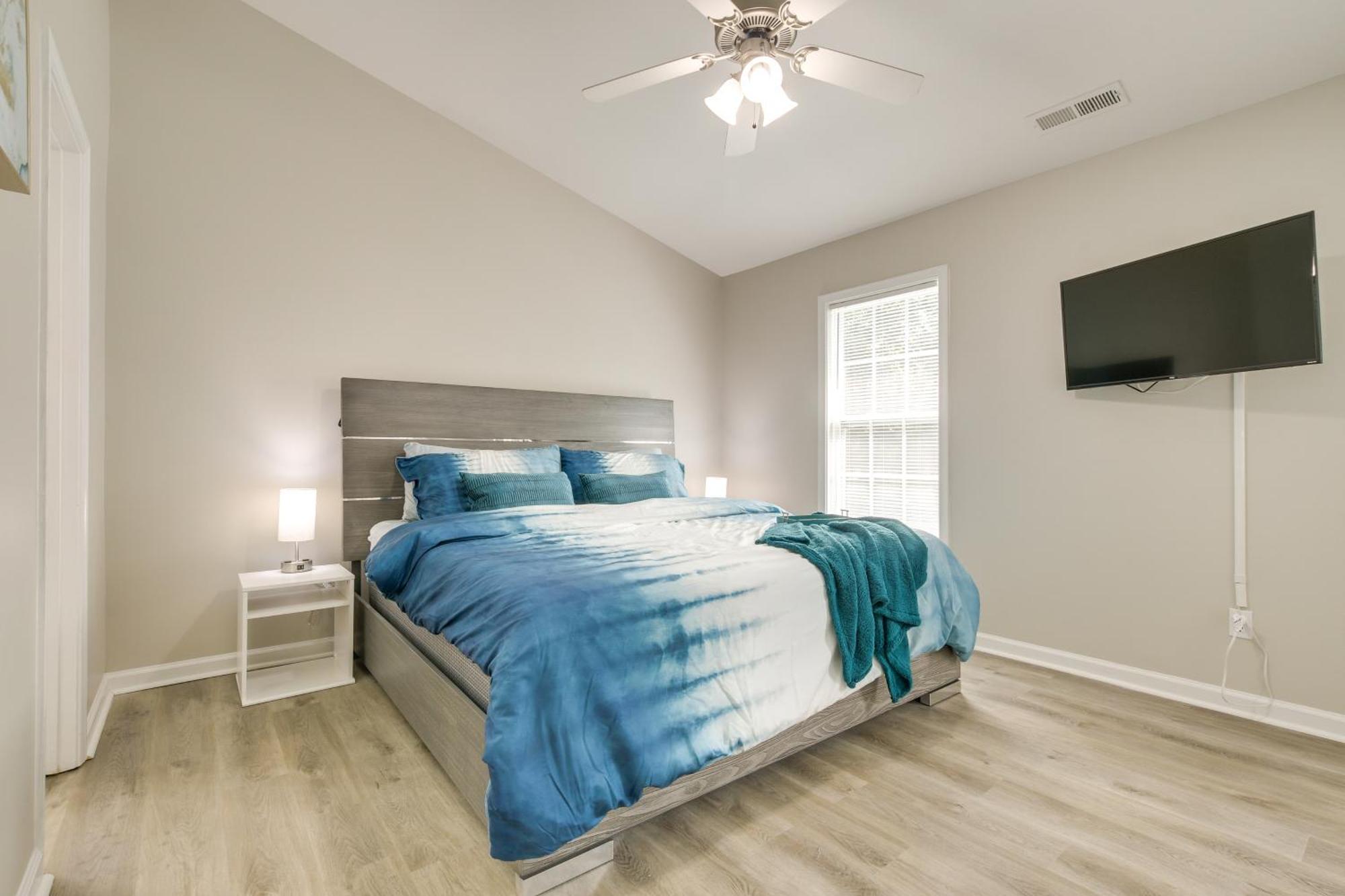 Pet-friendly Family Townhome With Private Patio Holiday home