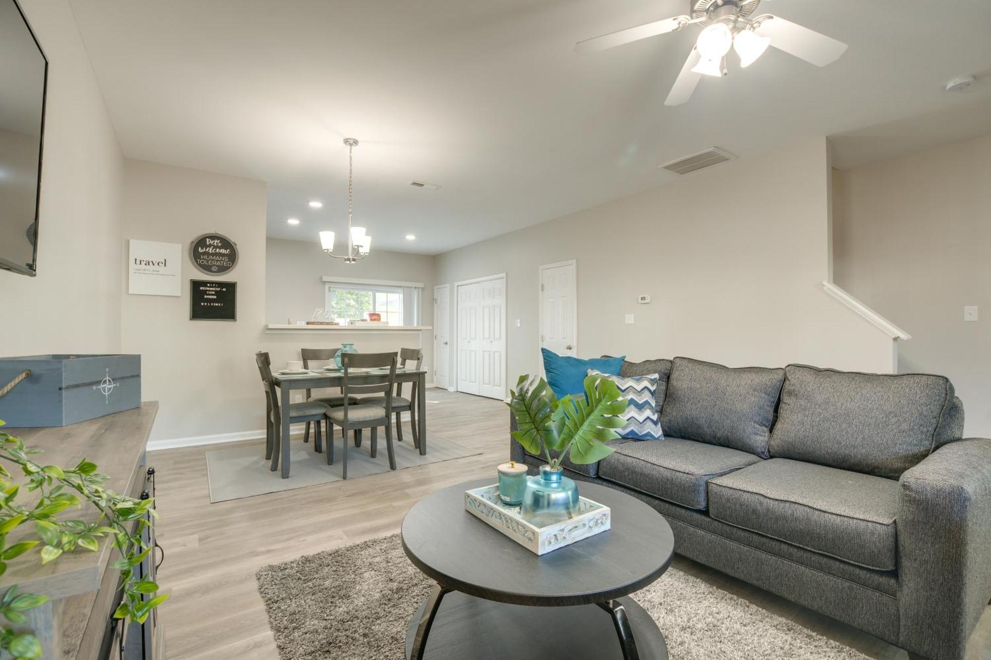 Pet-friendly Family Townhome With Private Patio Holiday home *