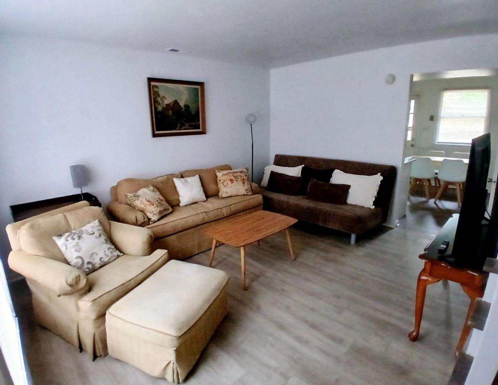 Quiet 2 Bedroom With Fence And Fire Pit
