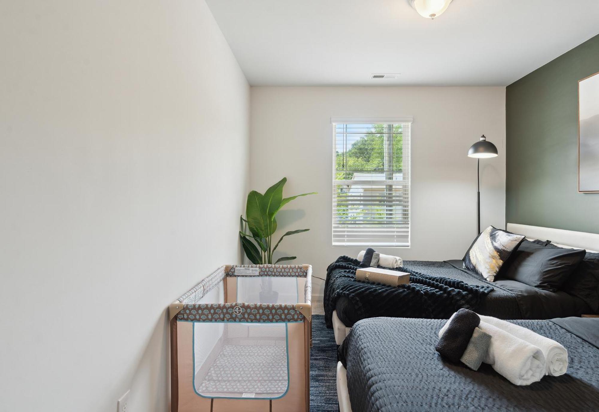 Upscale King 3br Townhouse Mins To Cary & Nc State