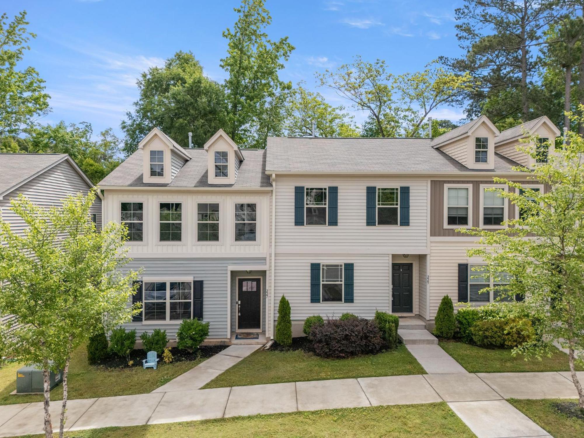Holiday home Upscale King 3br Townhouse Mins To Cary & Nc State *