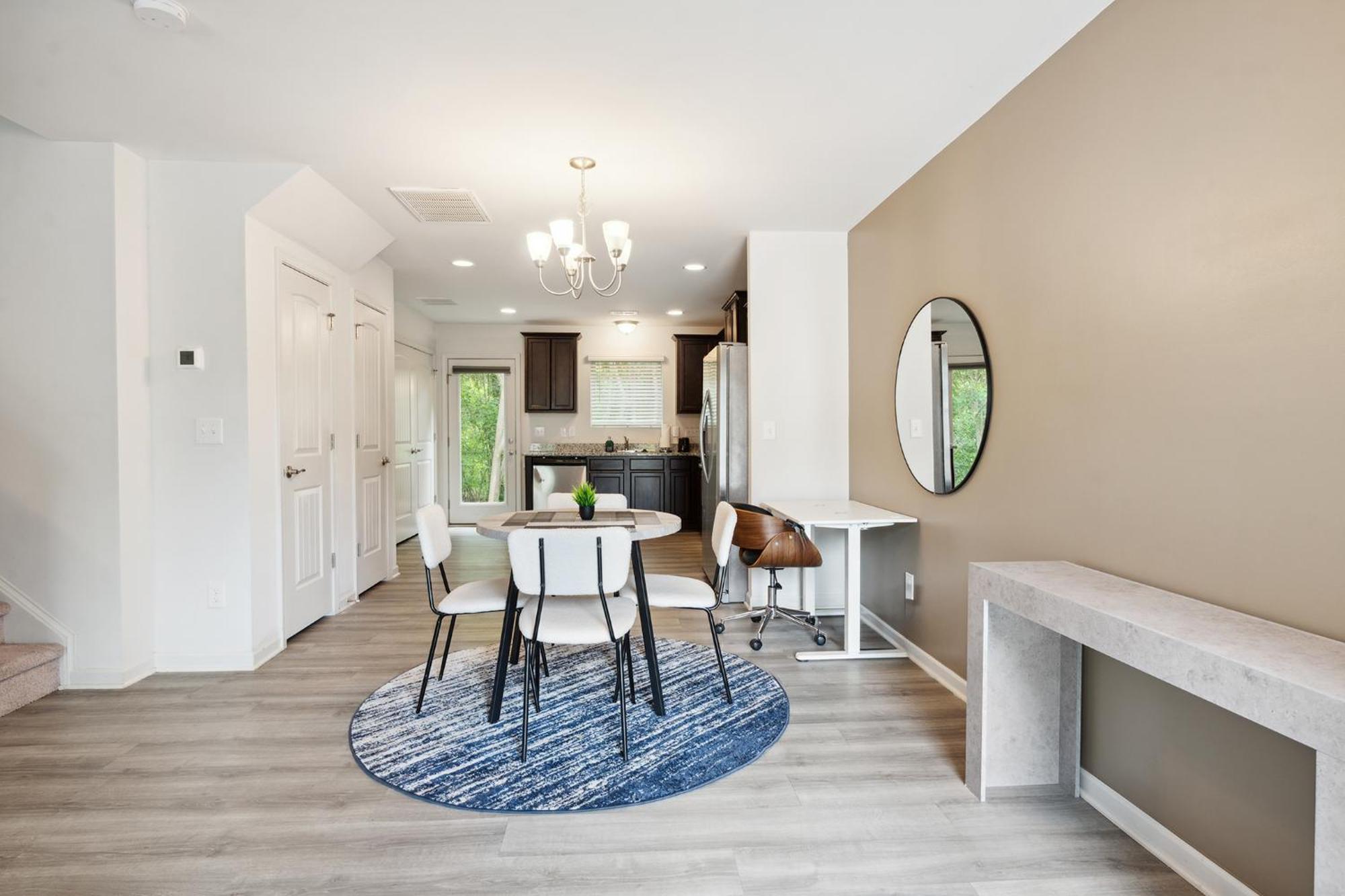 Holiday home Upscale King 3br Townhouse Mins To Cary & Nc State Raleigh