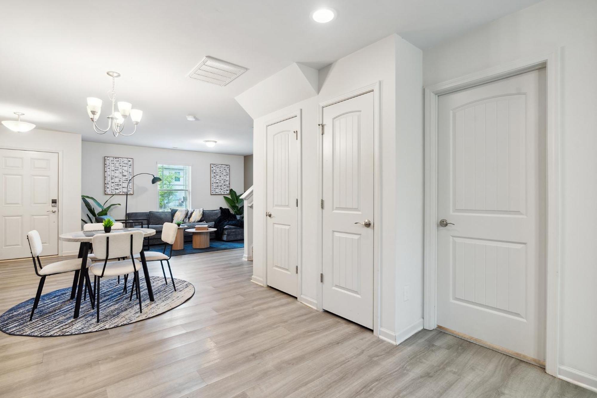 Upscale King 3br Townhouse Mins To Cary & Nc State *