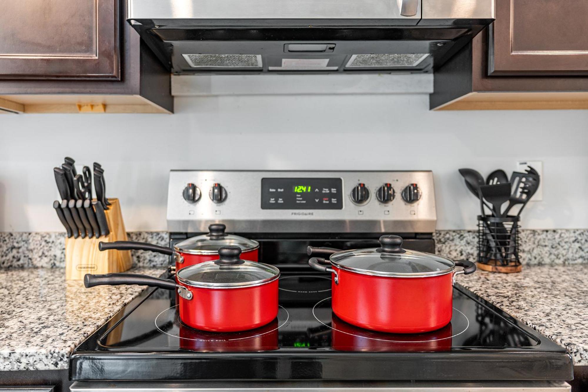 Holiday home Upscale King 3br Townhouse Mins To Cary & Nc State Raleigh