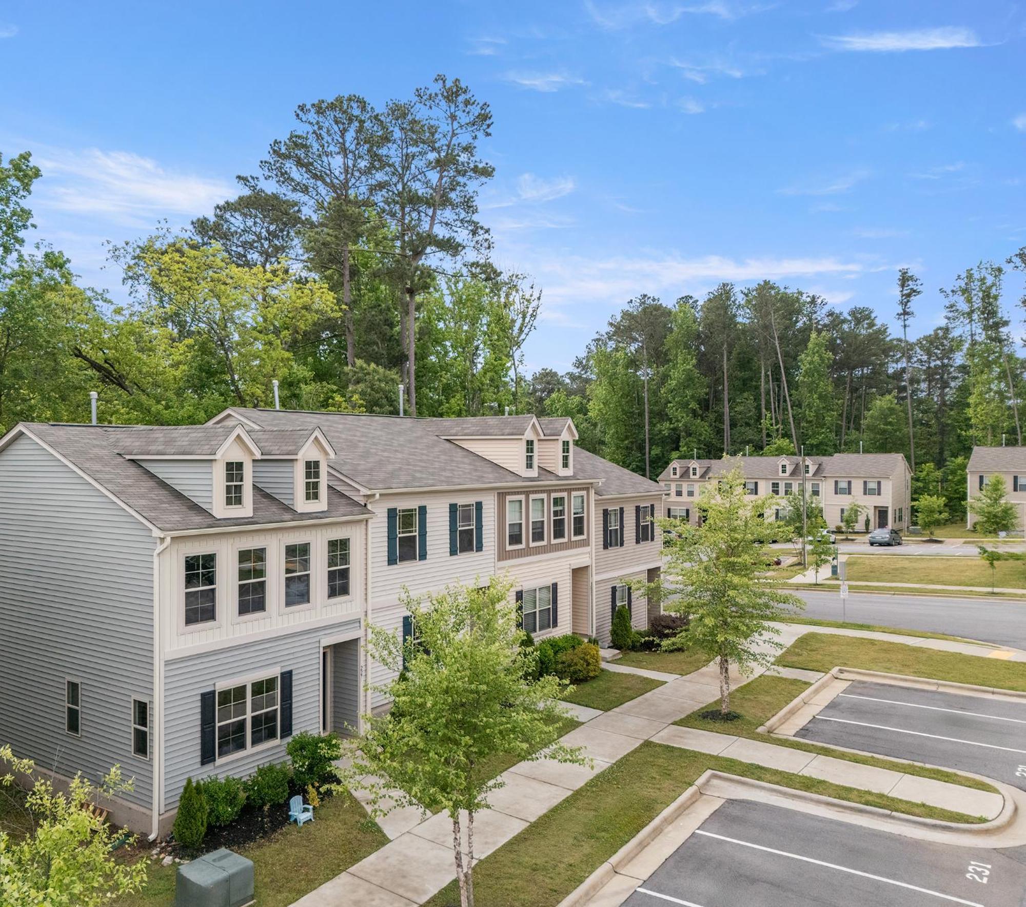 Upscale King 3br Townhouse Mins To Cary & Nc State Holiday home *