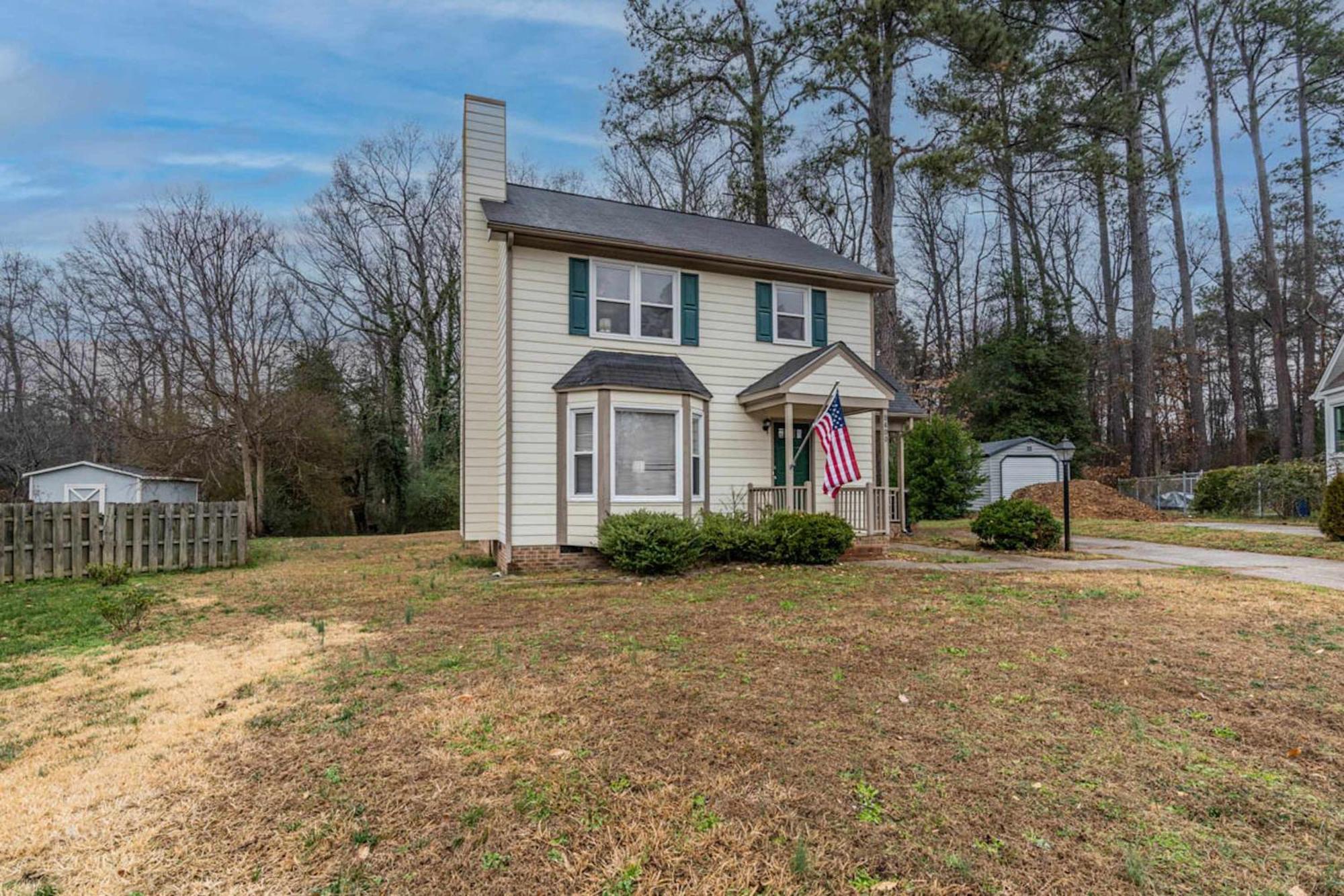 Near Parks Trails & Downtown Retreat Holiday home