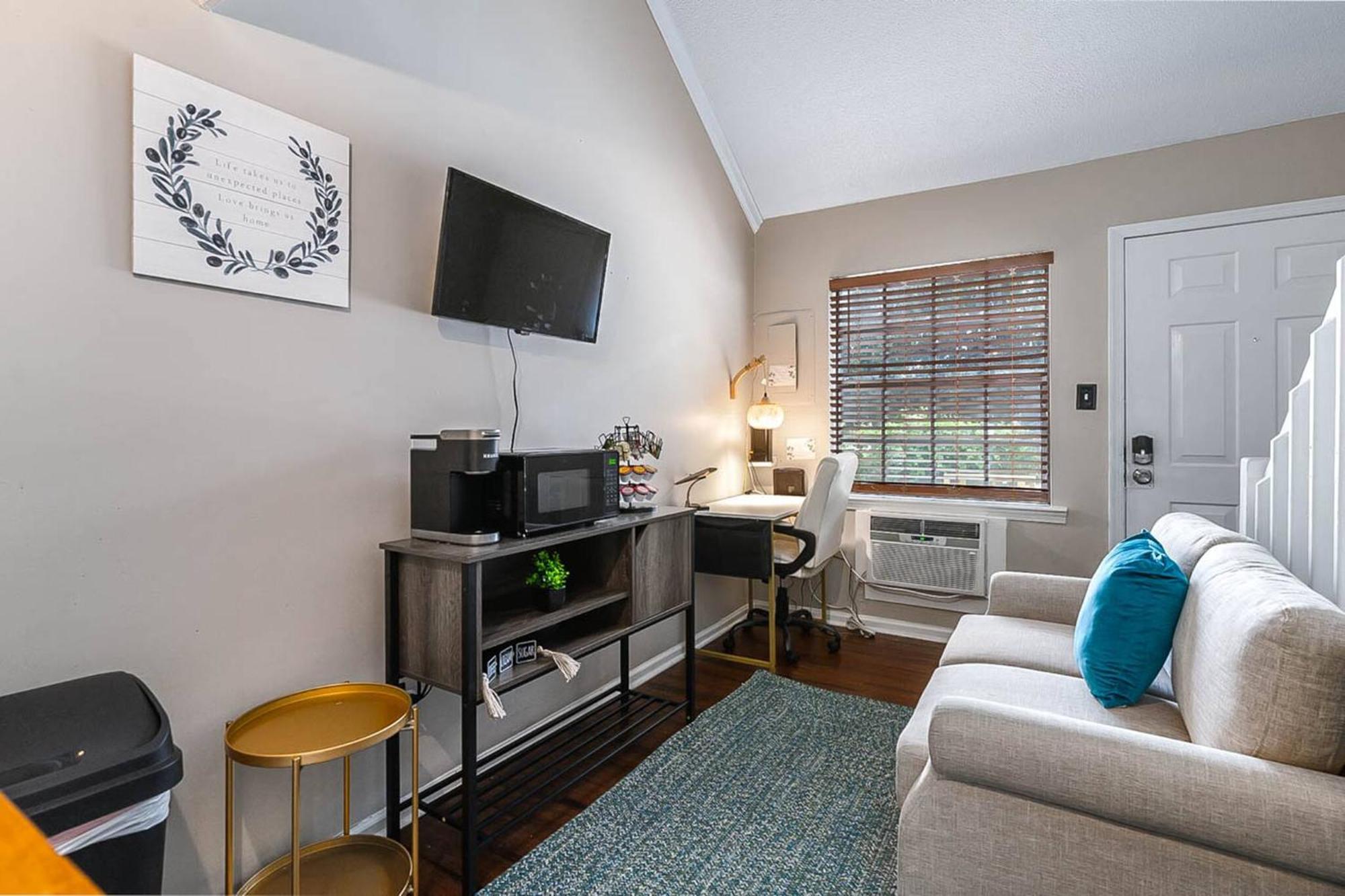 Cute Loft Downtown Raleigh