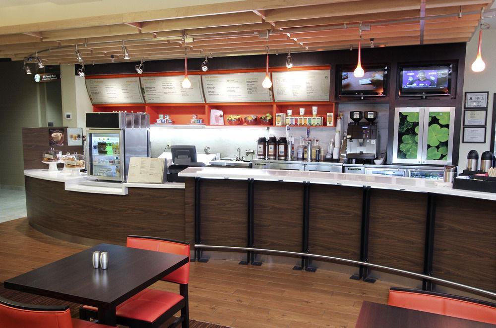 Hotel Courtyard By Marriott North/triangle Town Center 3*
