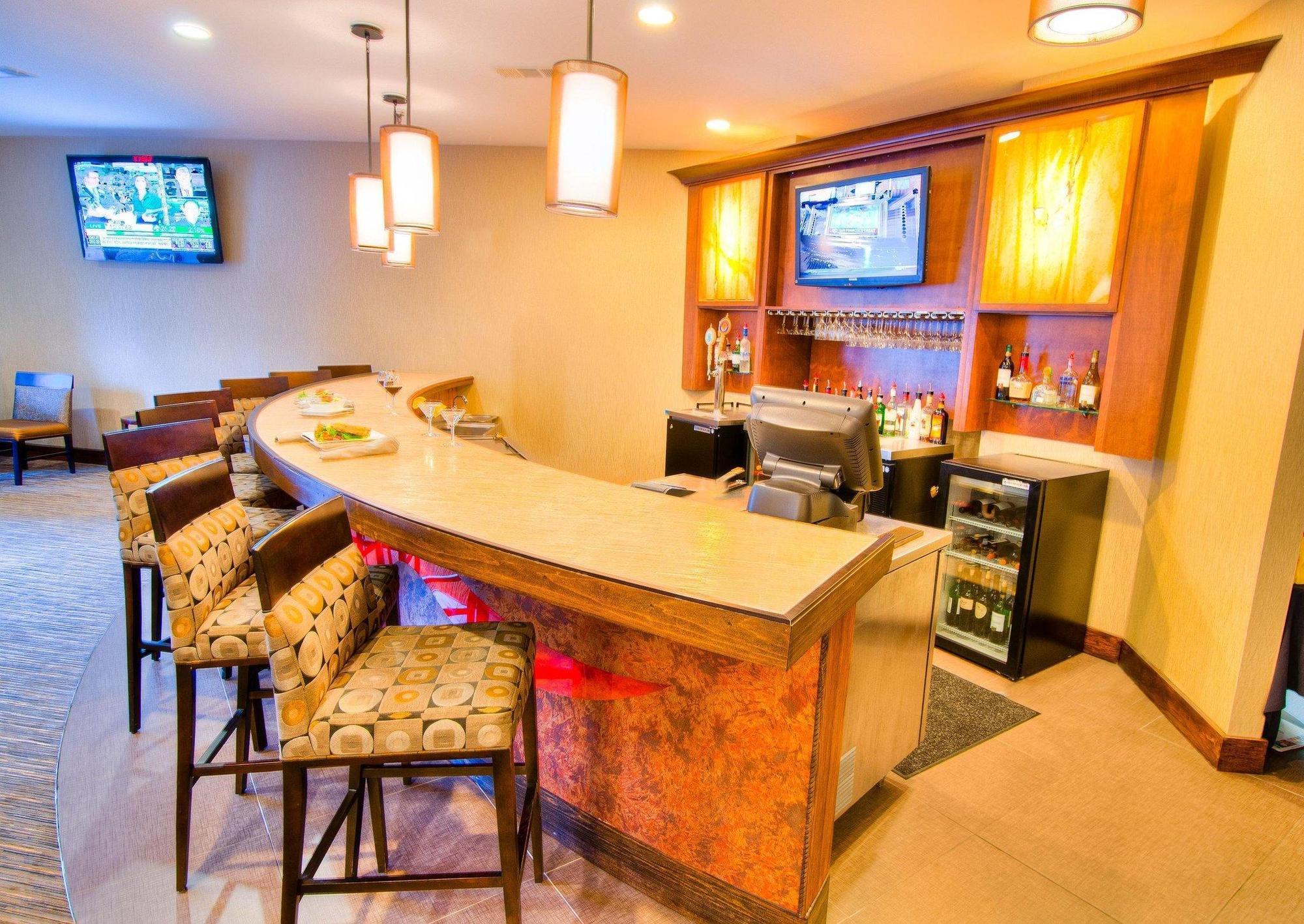 Doubletree By Hilton - Brownstone -