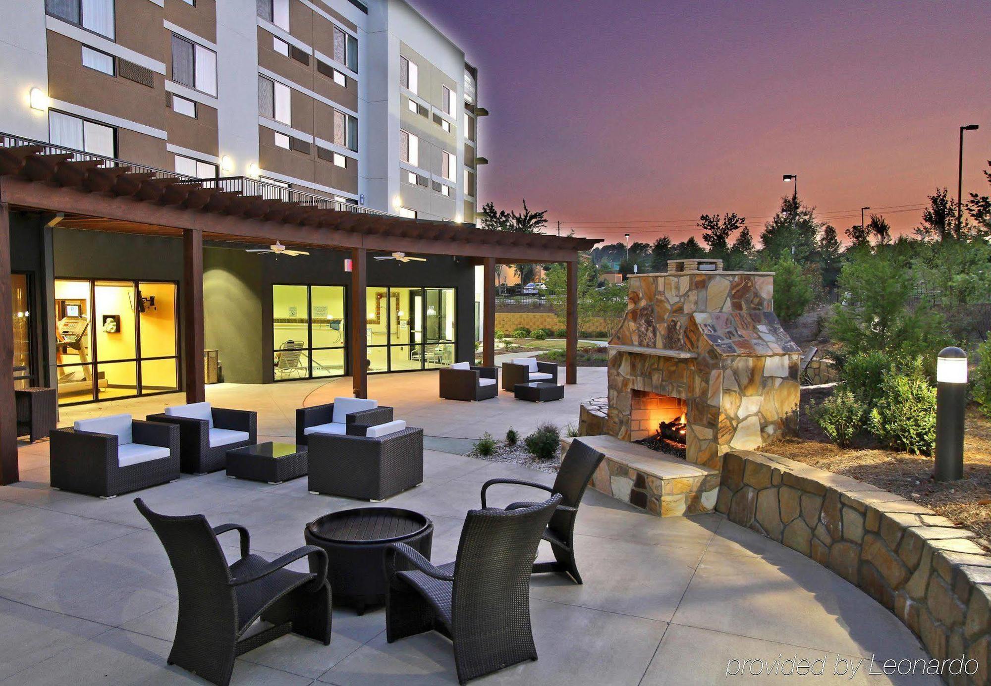 Courtyard By Marriott North/triangle Town Center Raleigh