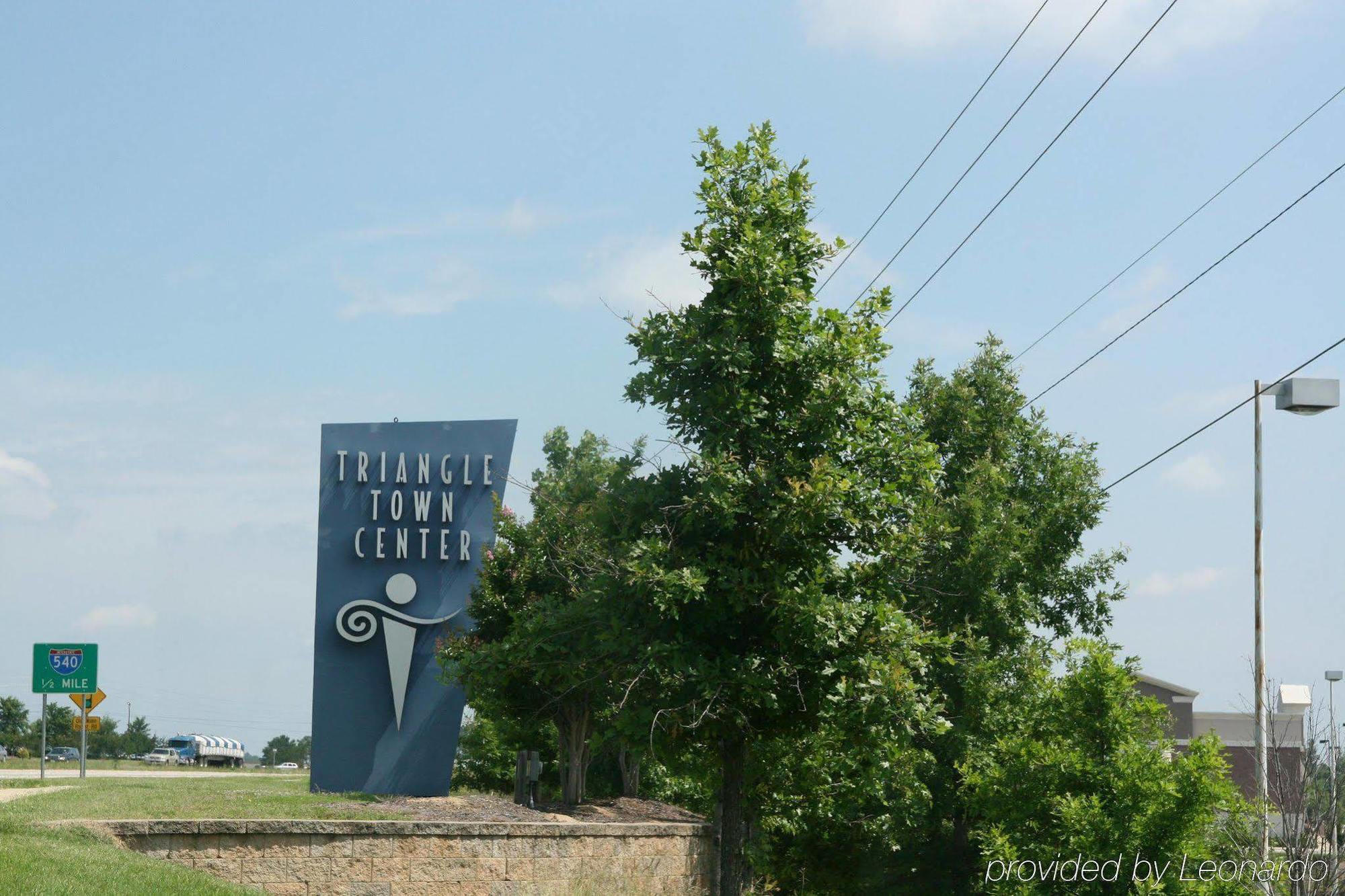 Hilton Garden Capital Blvd I-540 3*