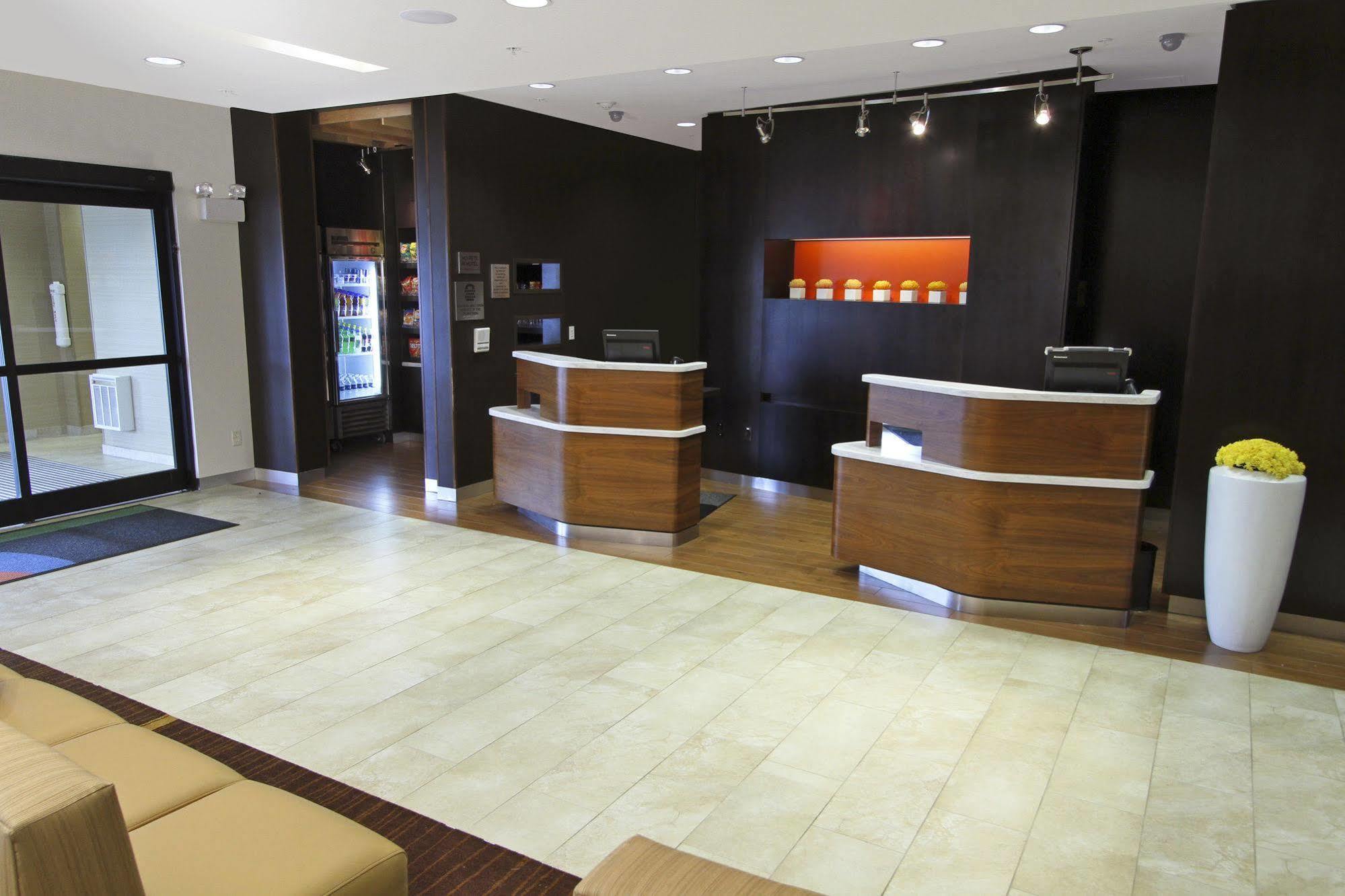 Courtyard By Marriott North/triangle Town Center Hotel Raleigh