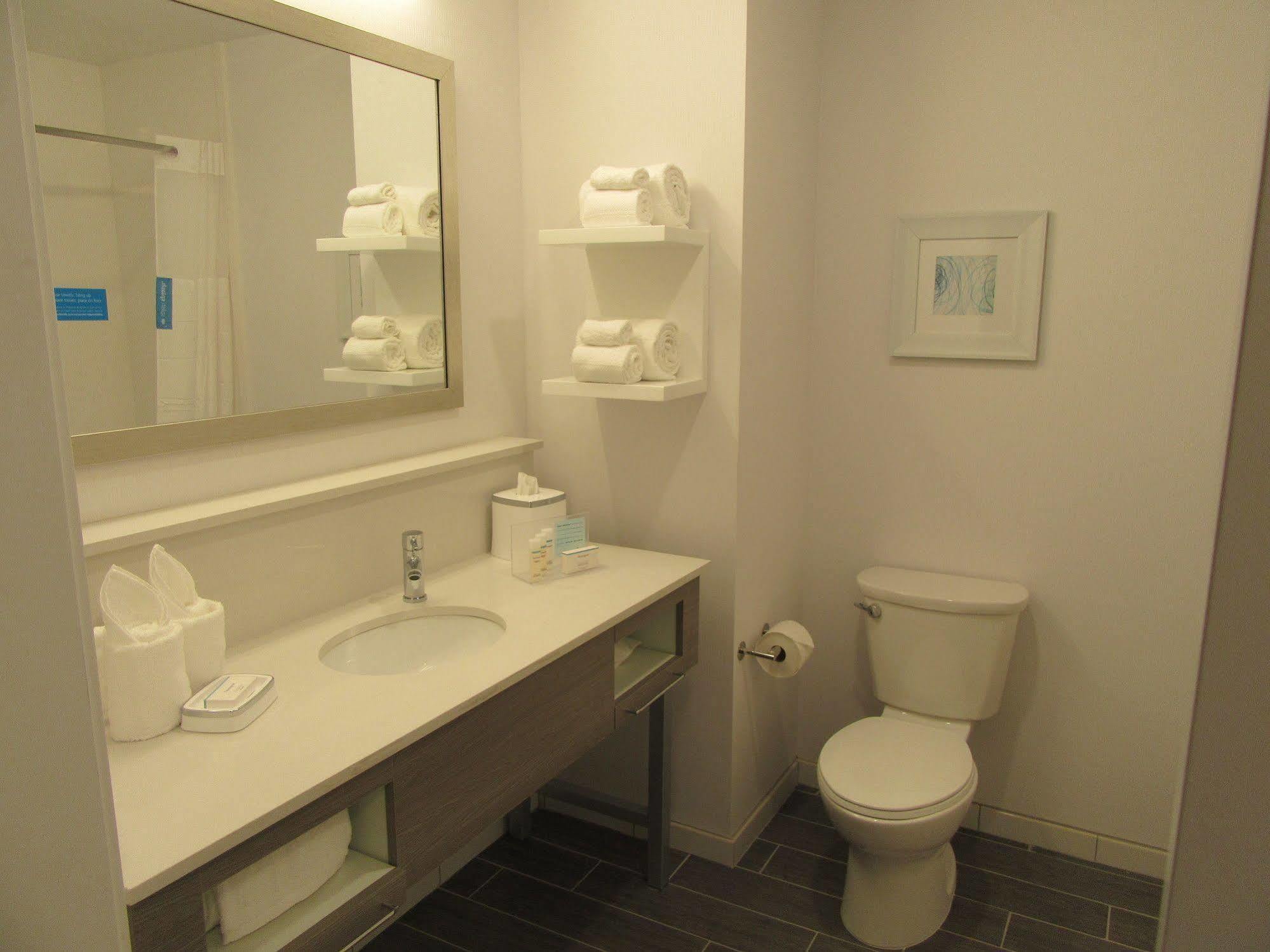 Hampton & By Hilton Knightdale