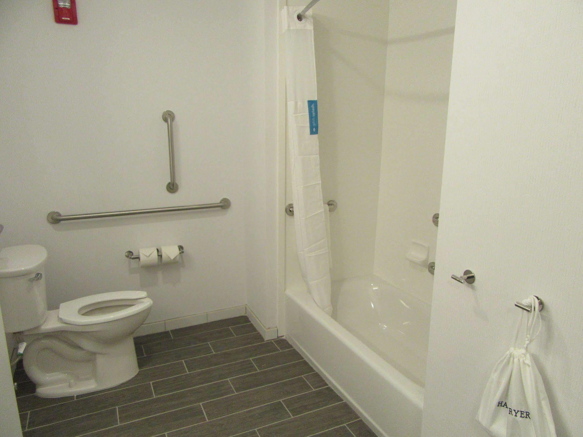 Hotel Hampton & By Hilton Knightdale 3*