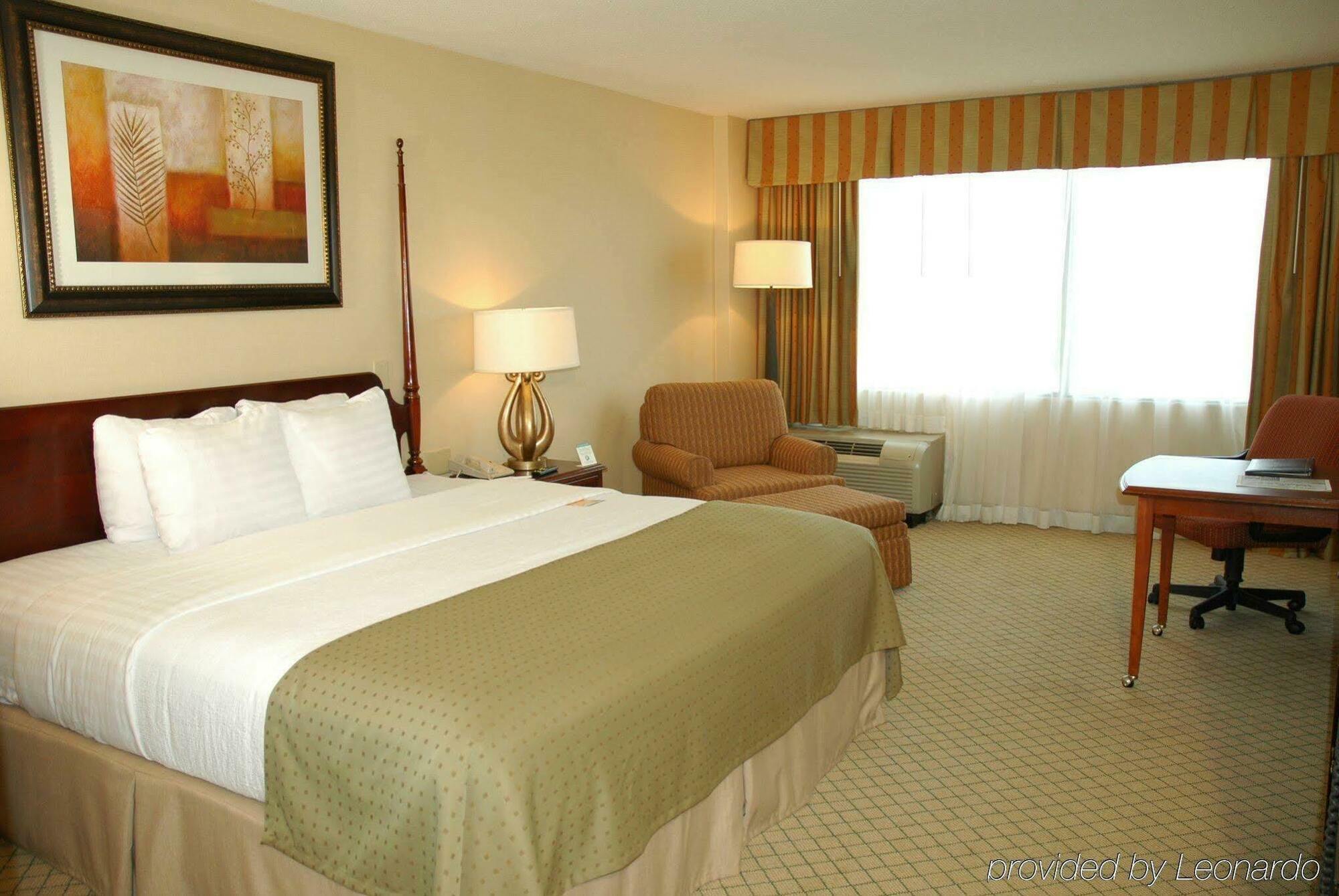 Hotel Doubletree By Hilton Crabtree Valley 4*