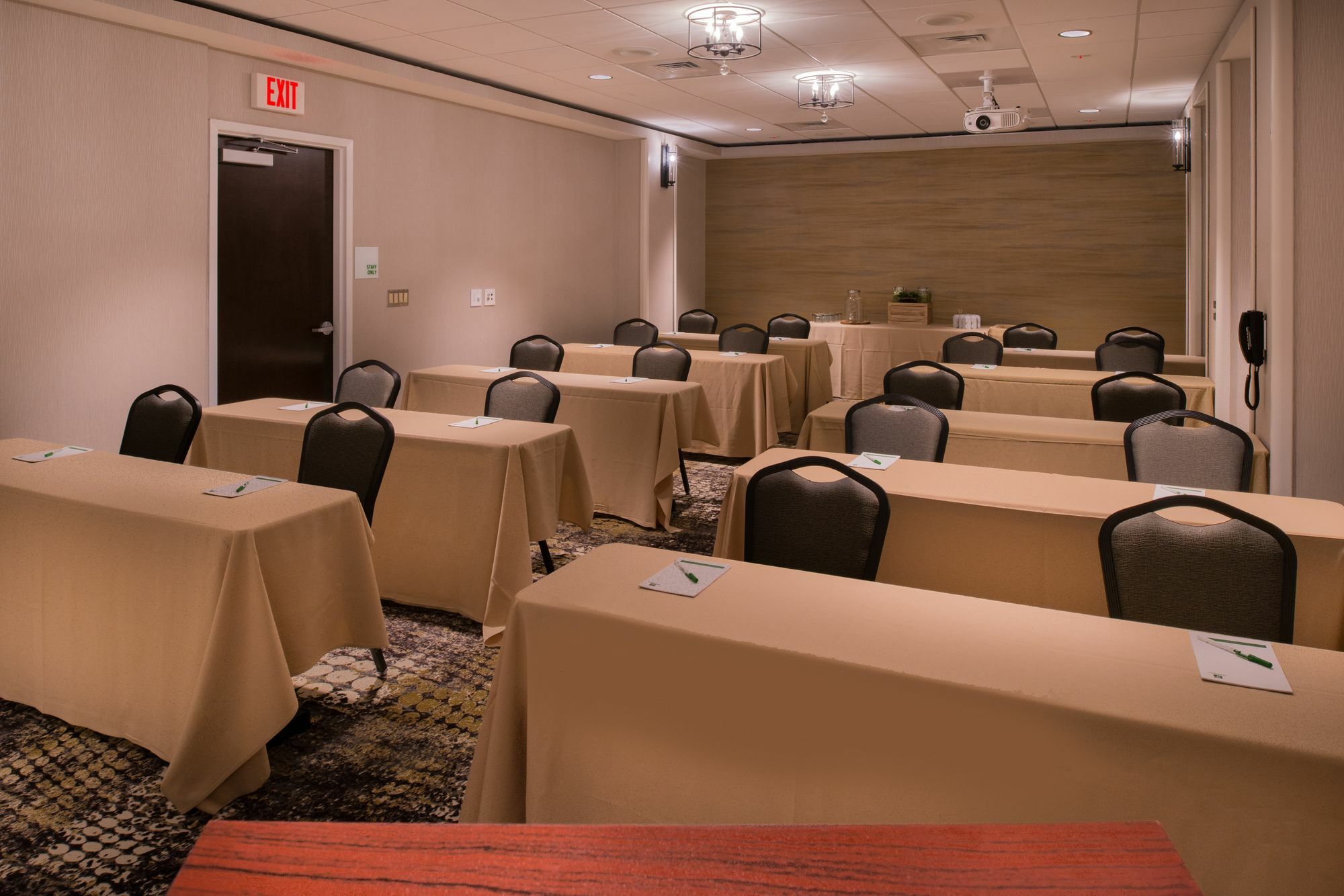 Doubletree By Hilton Crabtree Valley 4*