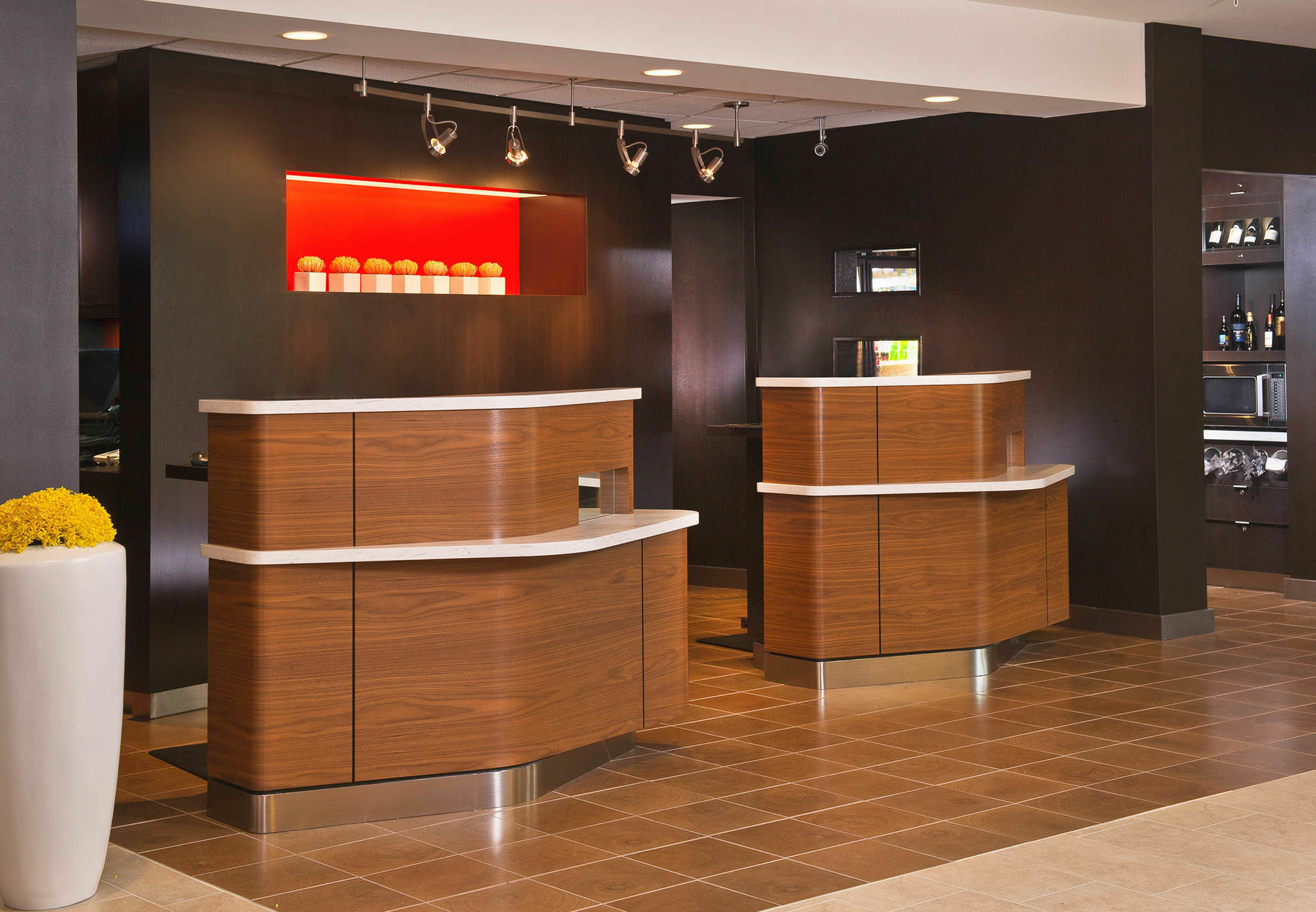 Courtyard By Marriott Midtown Hotel