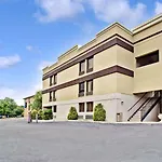 Super 8 Downtown Raleigh