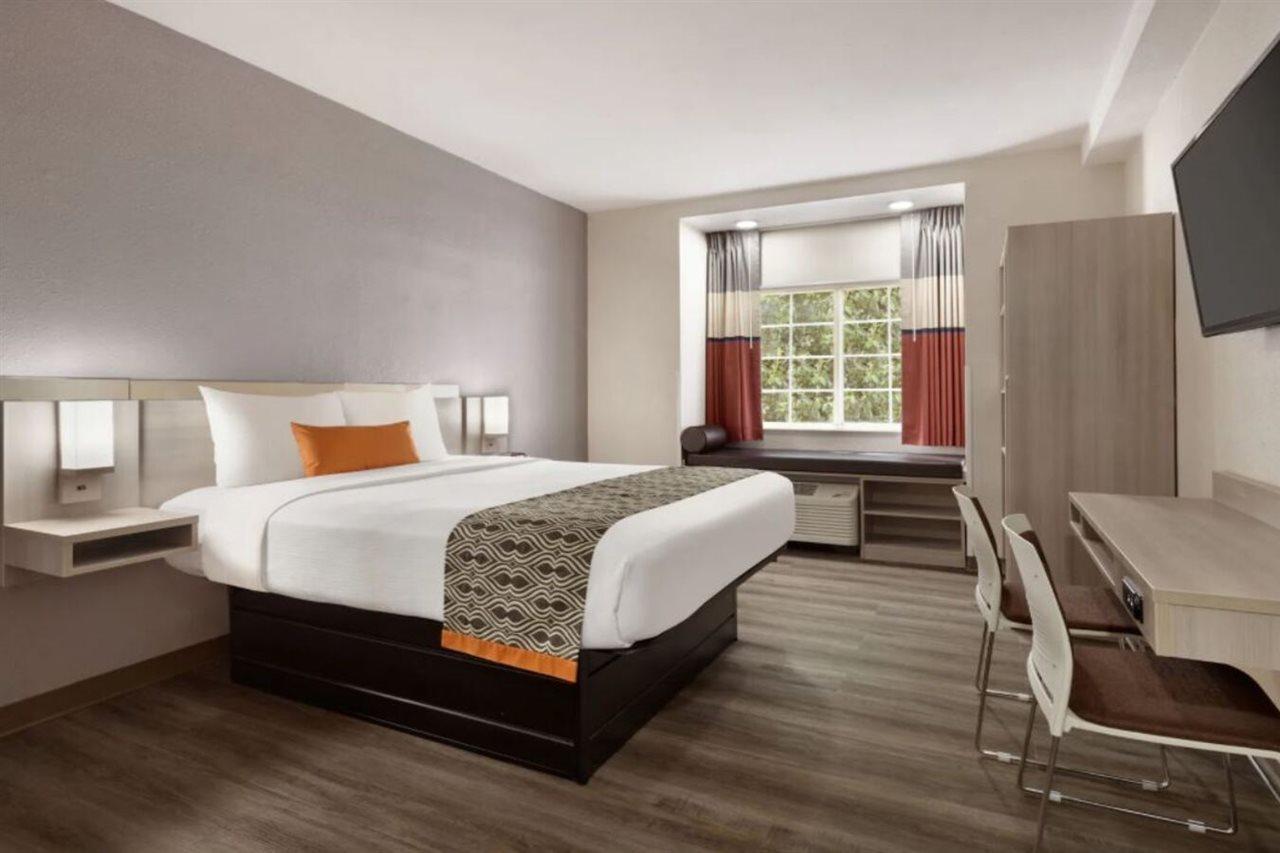 Hotel Microtel & By Wyndham
