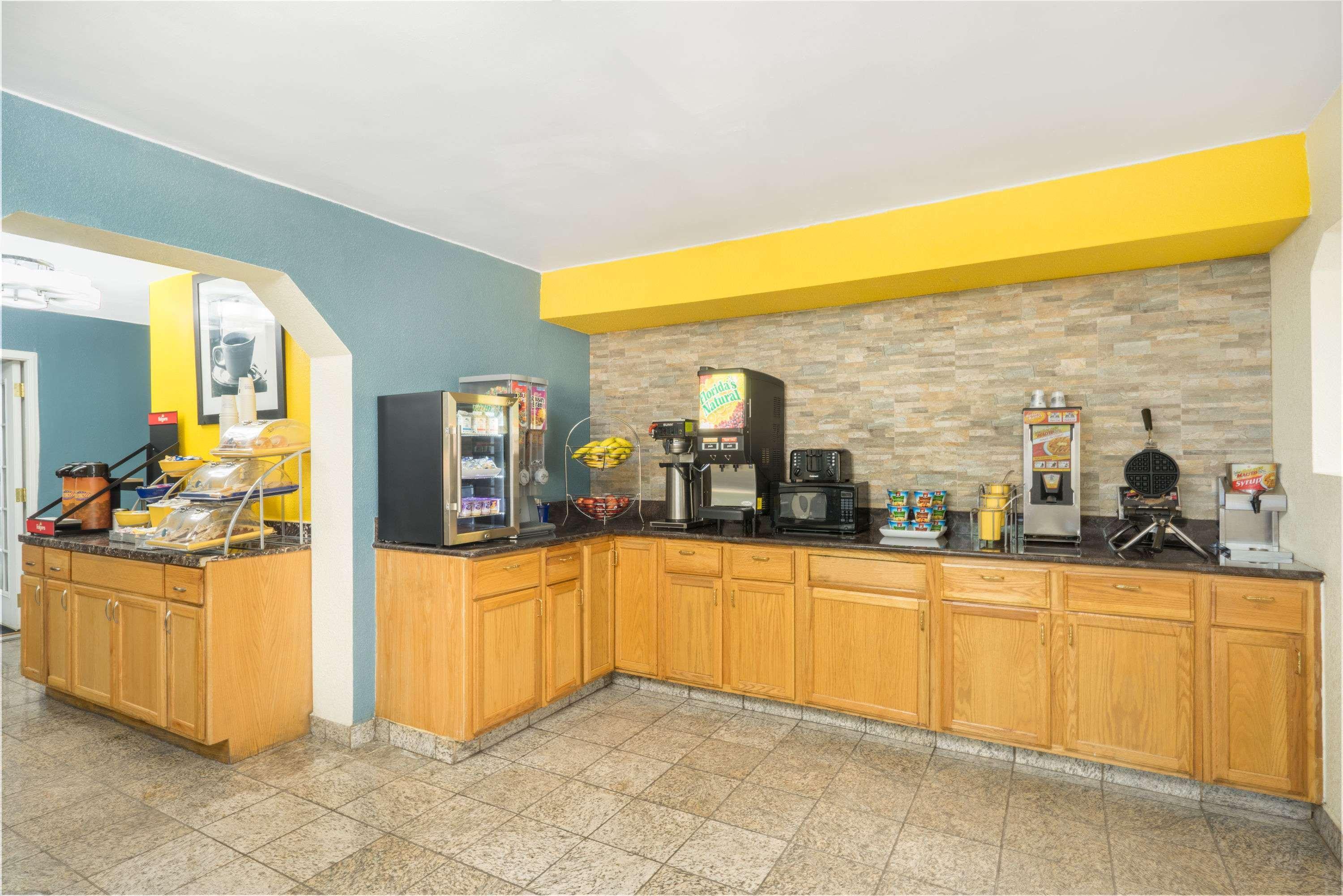 Days By Wyndham Midtown Motel 2*
