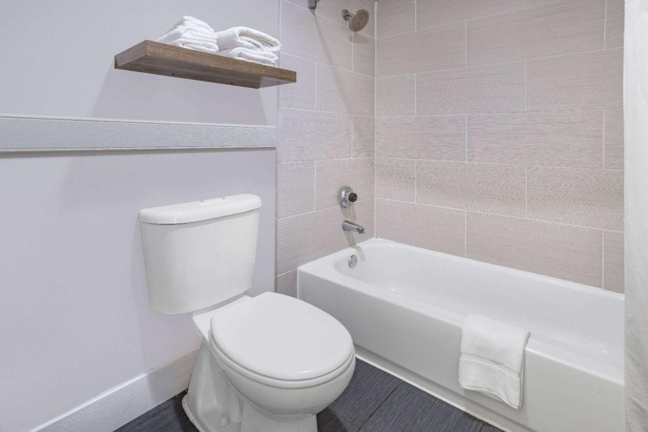 Hotel Days By Wyndham Glenwood-crabtree Raleigh