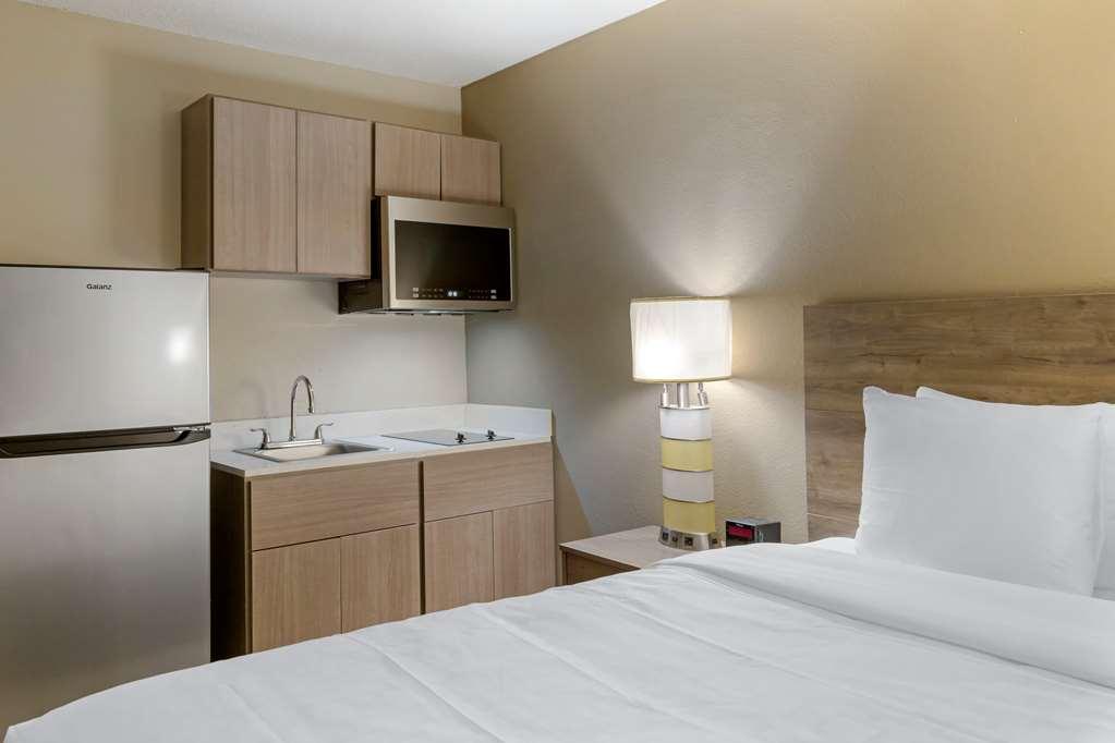 Suburban North Hotel