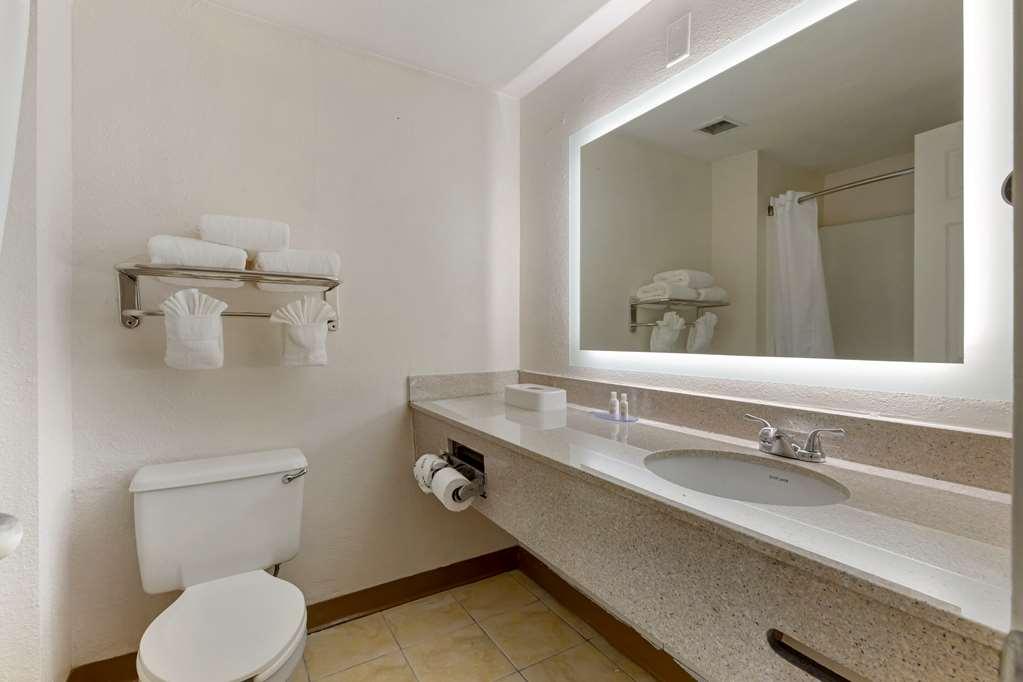 Hotel Suburban North Raleigh