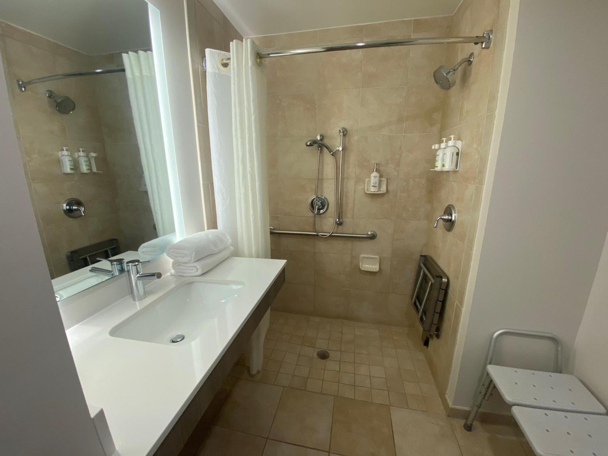 Hotel Wingate By Wyndham State Arena Raleigh/cary