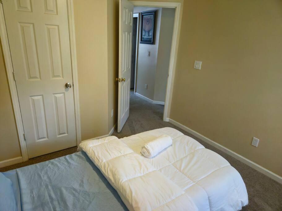 Spacious Townhome Casa de férias Raleigh