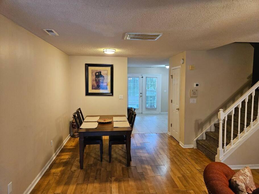 Casa de férias Spacious Townhome Raleigh