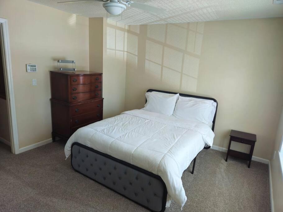 Casa de férias Spacious Townhome Raleigh