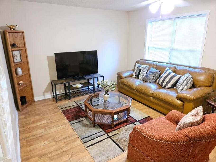 Spacious Townhome *