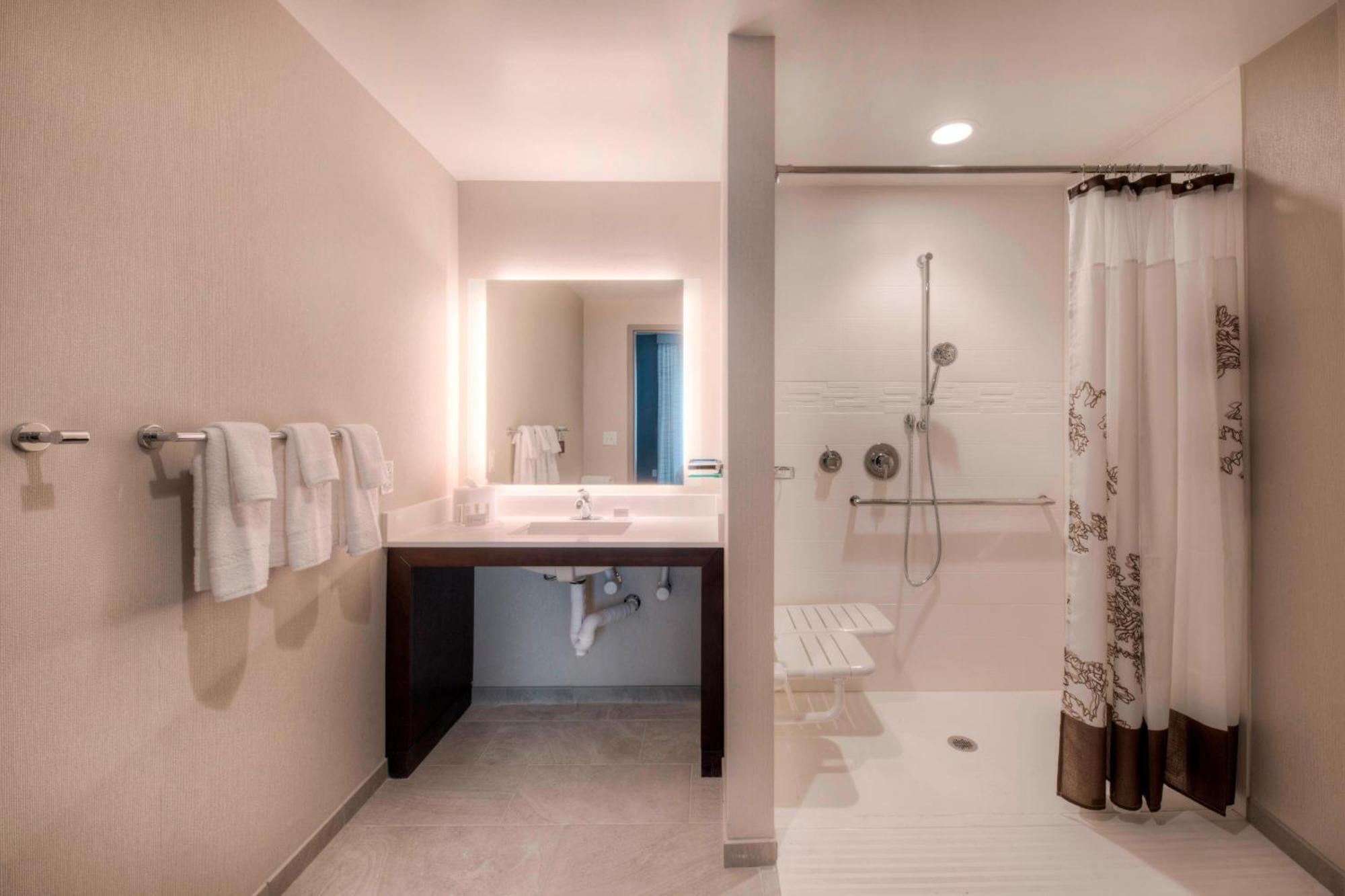 Hotel By Marriott Downtown 2*