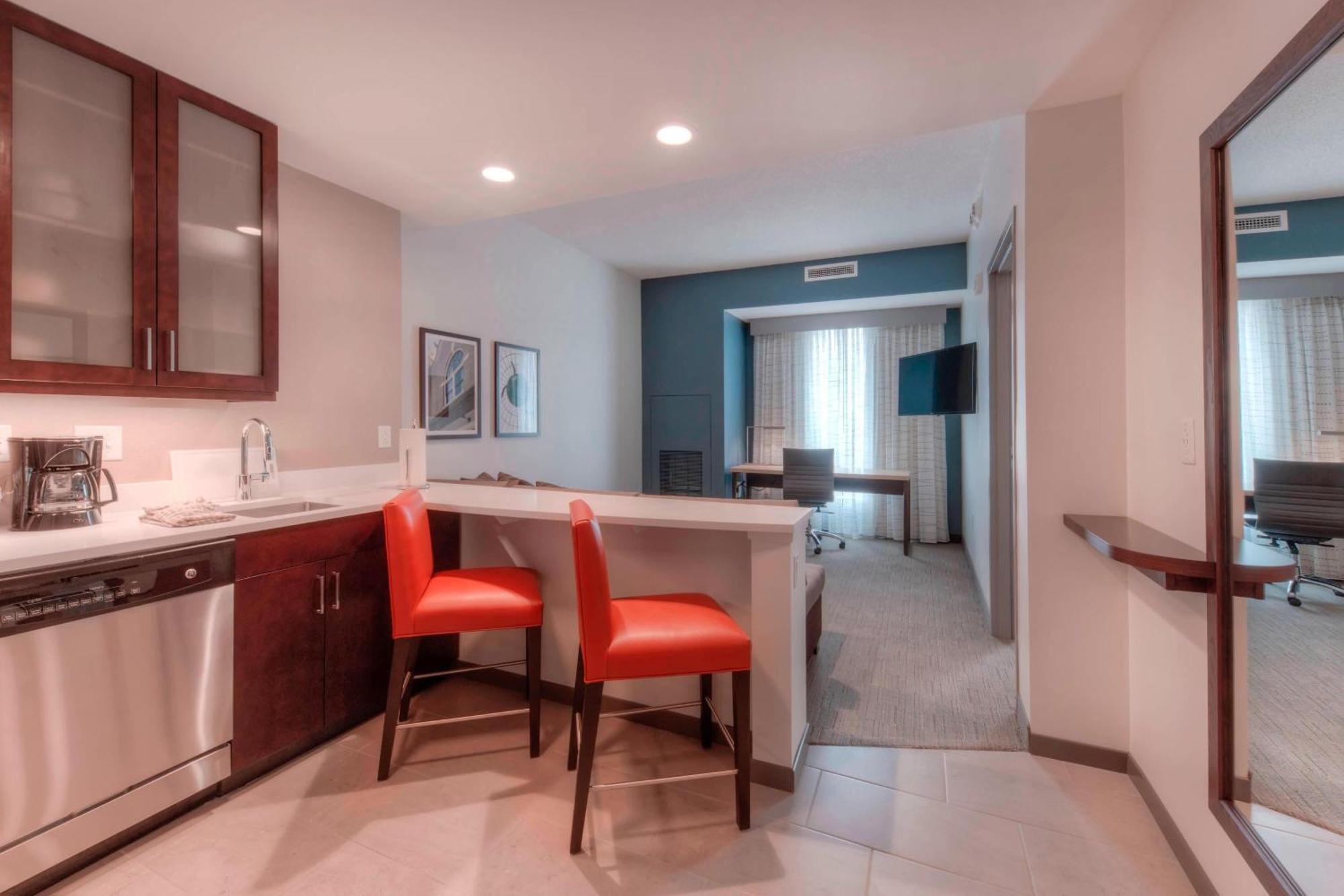 By Marriott Downtown 2*