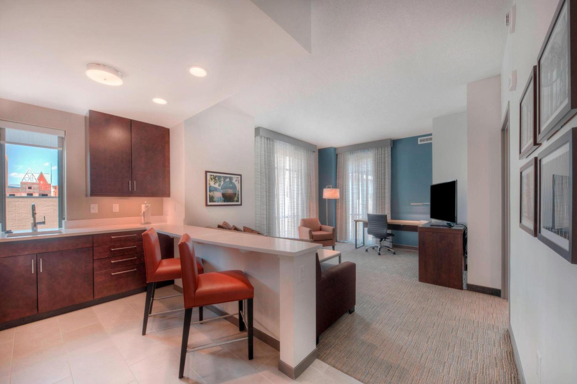 By Marriott Downtown Hotel