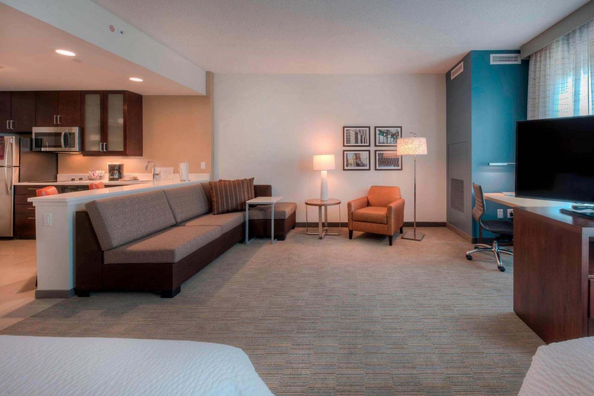 By Marriott Downtown 2*