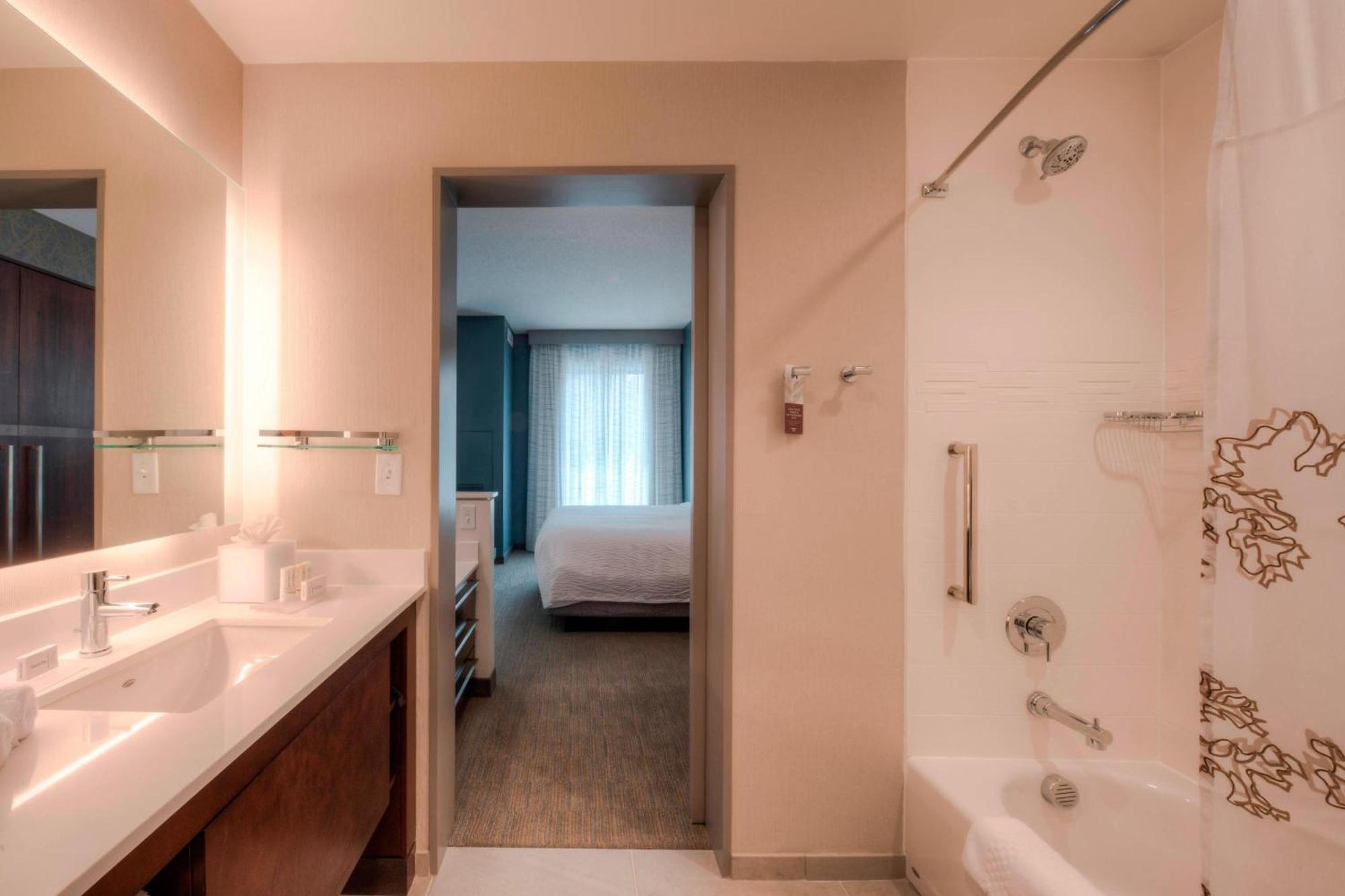 By Marriott Downtown Hotel