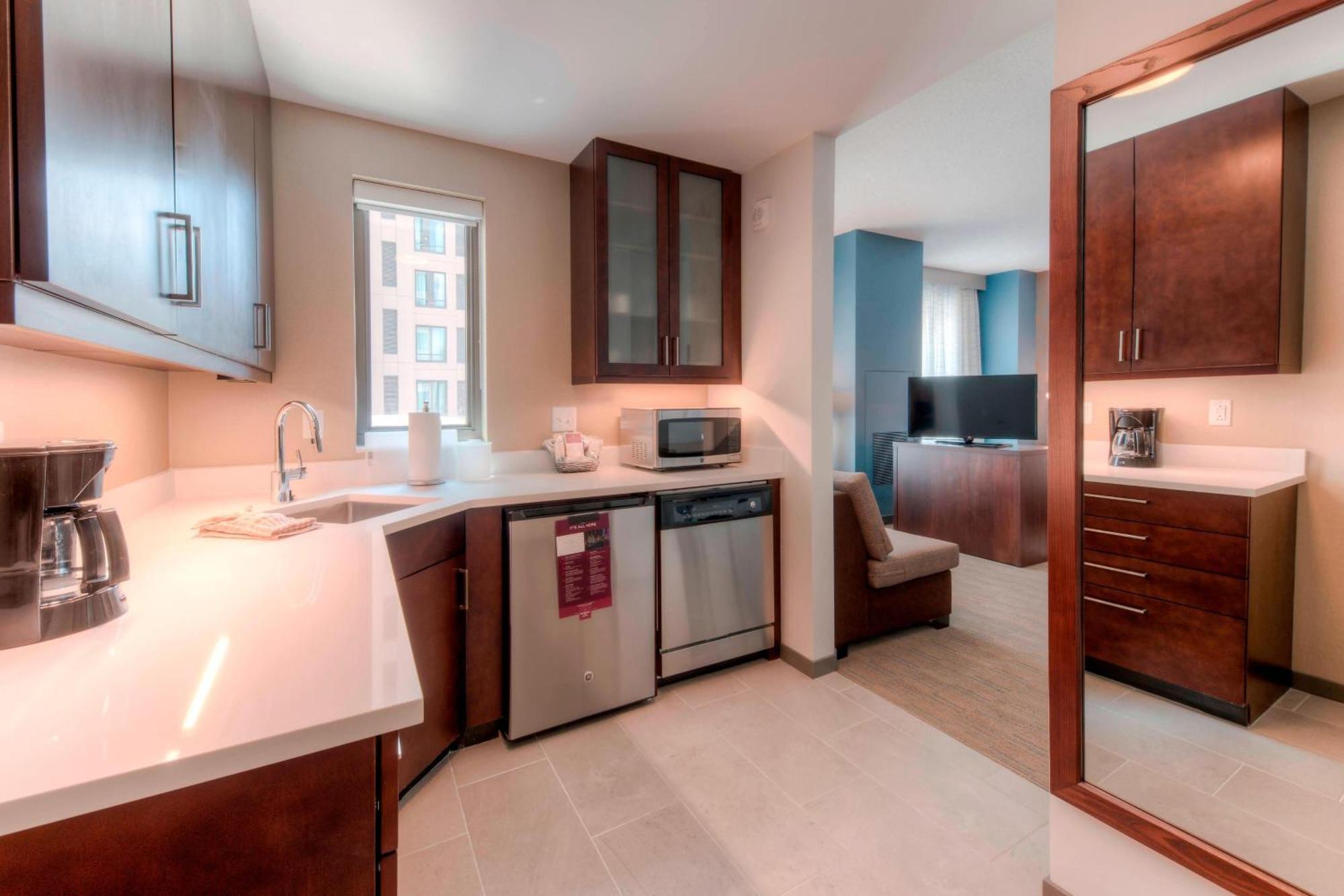 By Marriott Downtown 2*