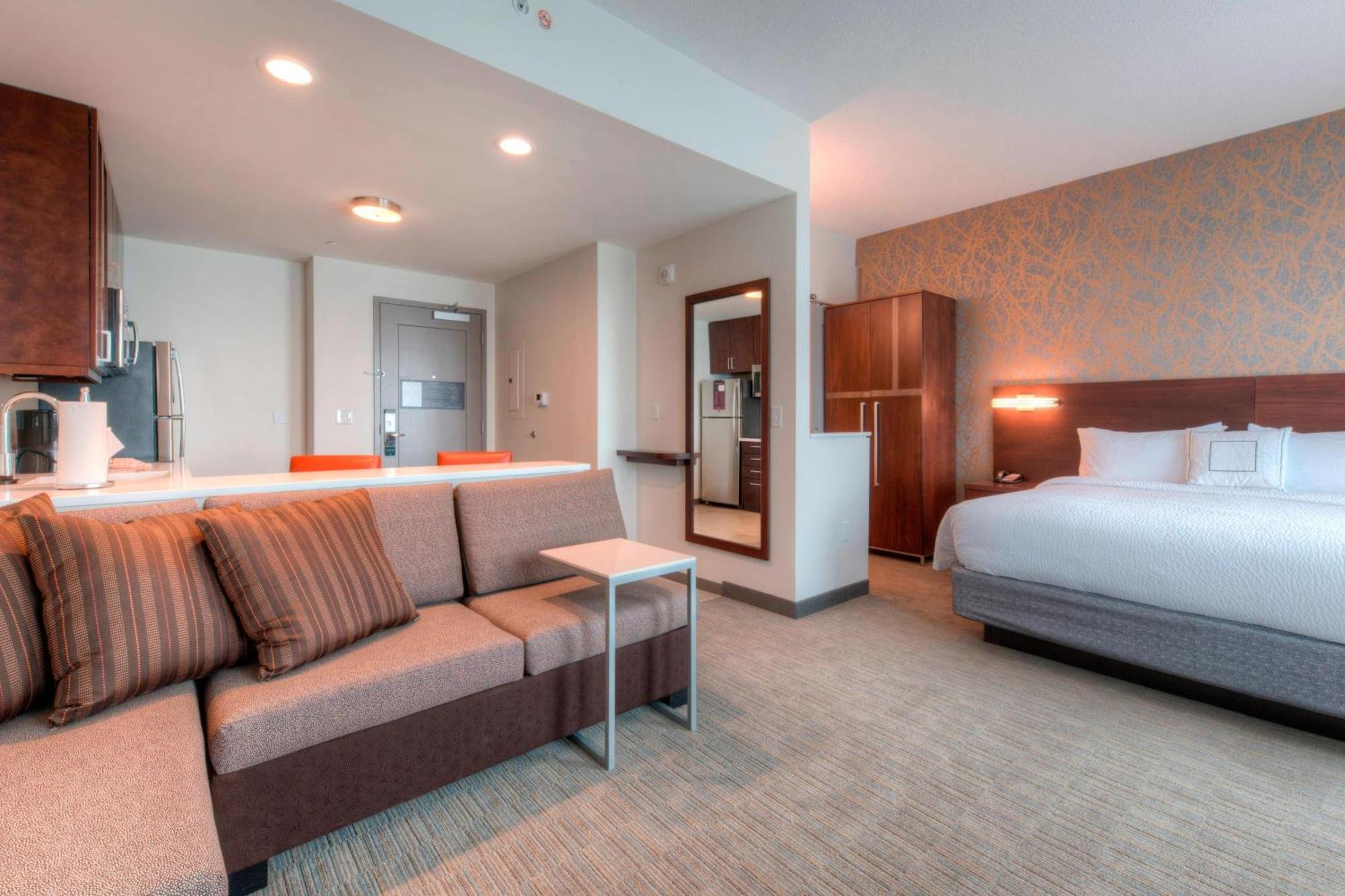 By Marriott Downtown Hotel