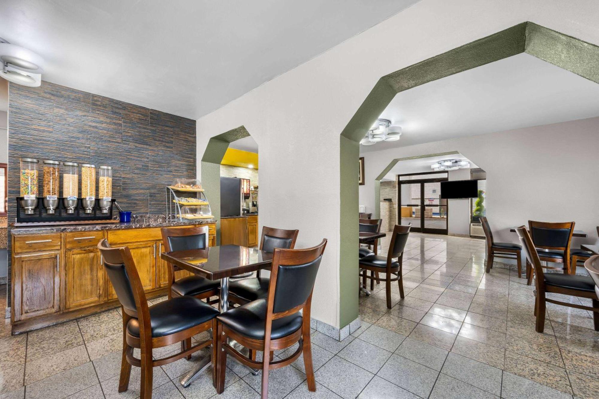 Days By Wyndham Midtown Raleigh