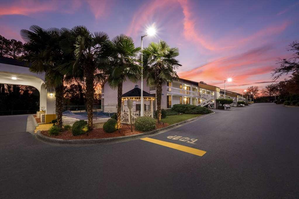 Days By Wyndham Midtown Motel Raleigh