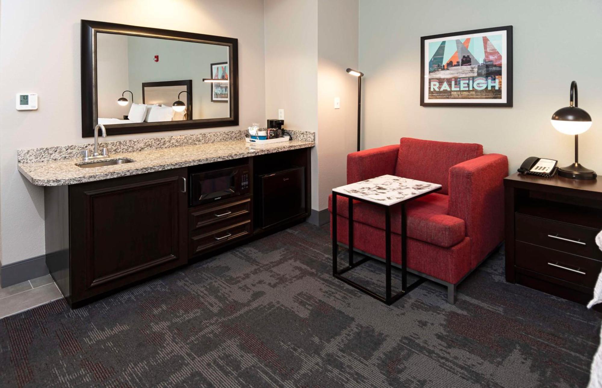 Hampton & - Downtown Hotel