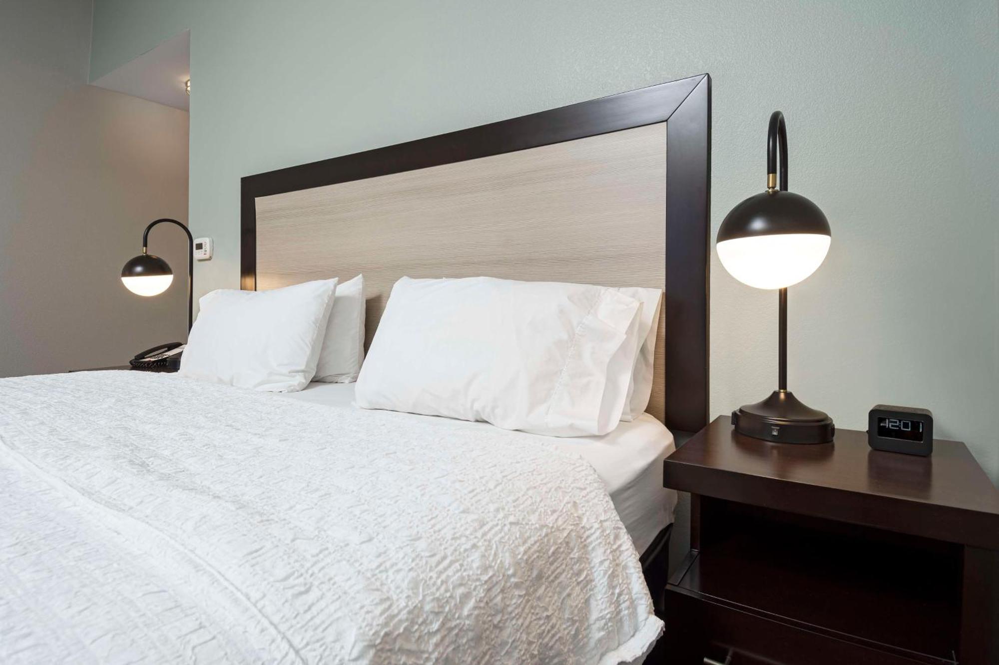 Hampton & - Downtown 3*