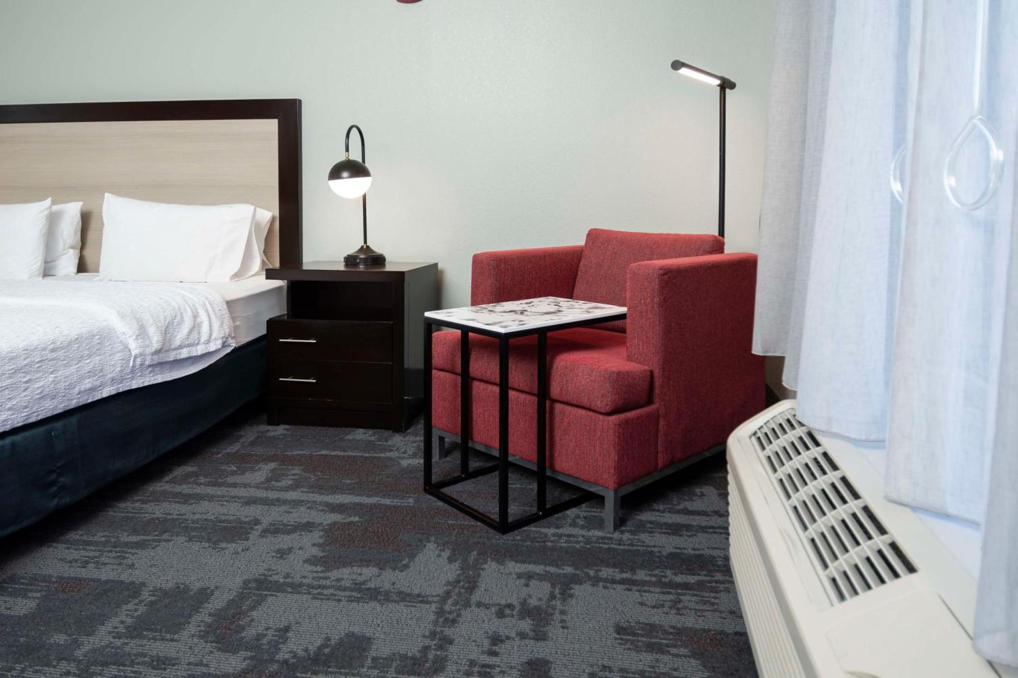 Hampton & - Downtown 3*